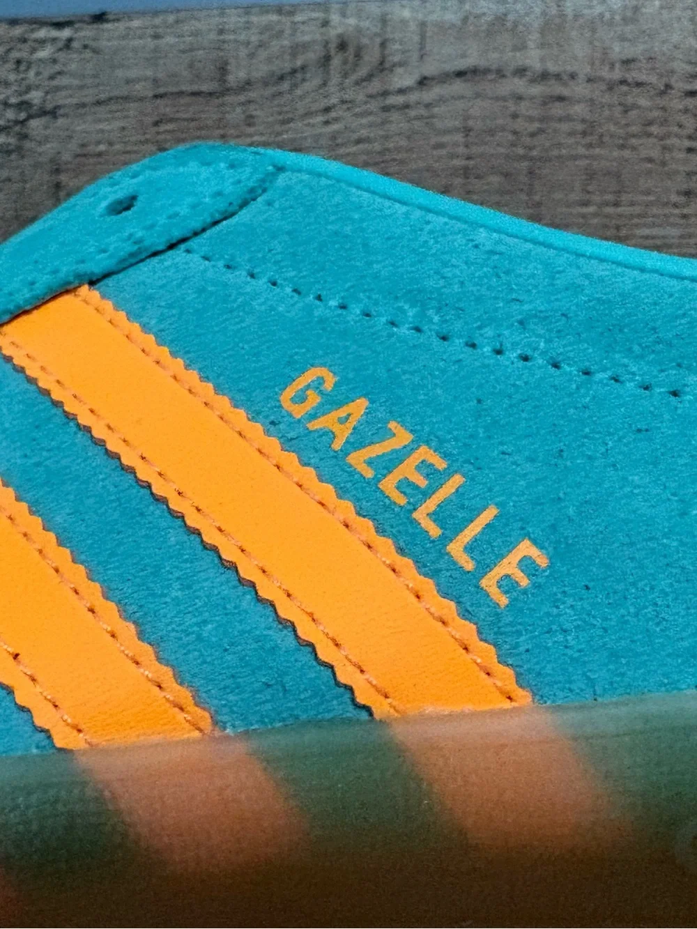 adidas Gazelle Teal and Orange Suede shoes. Unisex style and colors. Women’s 9